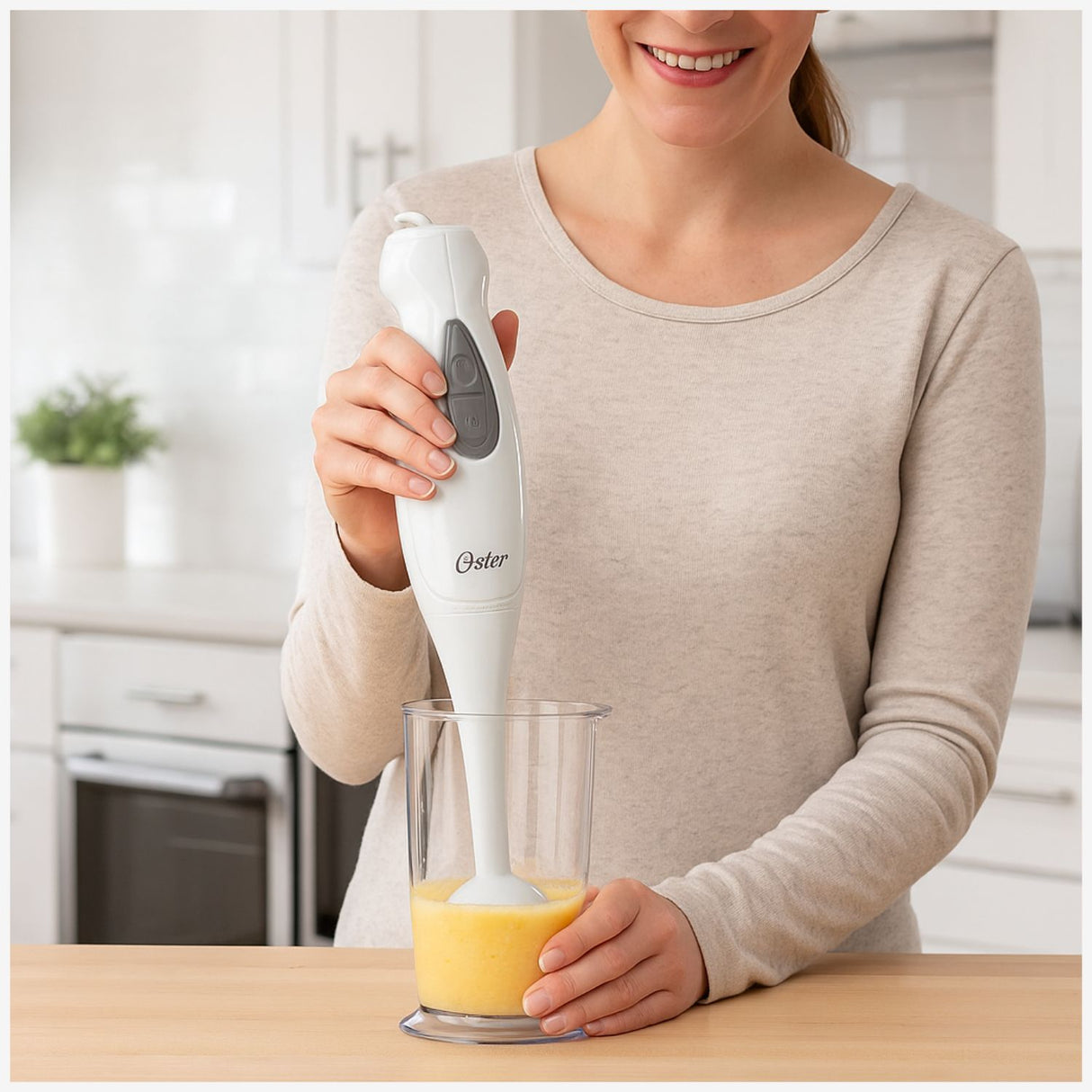 Batidora de inmersión Oster con vaso 2609