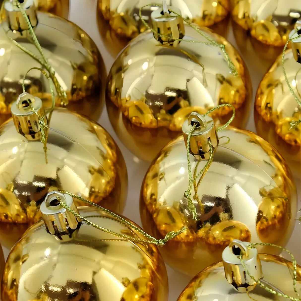 6 Esferas Navideñas Bambalinas Adorno 8cm Dorado Decoracion. Perfectas para embellecer tu árbol y crear un ambiente festivo. ¡Compra ahora y decora!-3