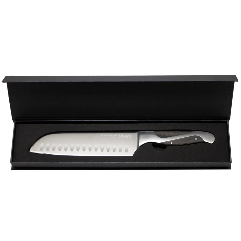 Cuchillo Santoku Black Edition 34cm Wayu Acero Excelente precisión y versatilidad en la cocina. Mejora tus cortes y adquiere el tuyo hoy.-4