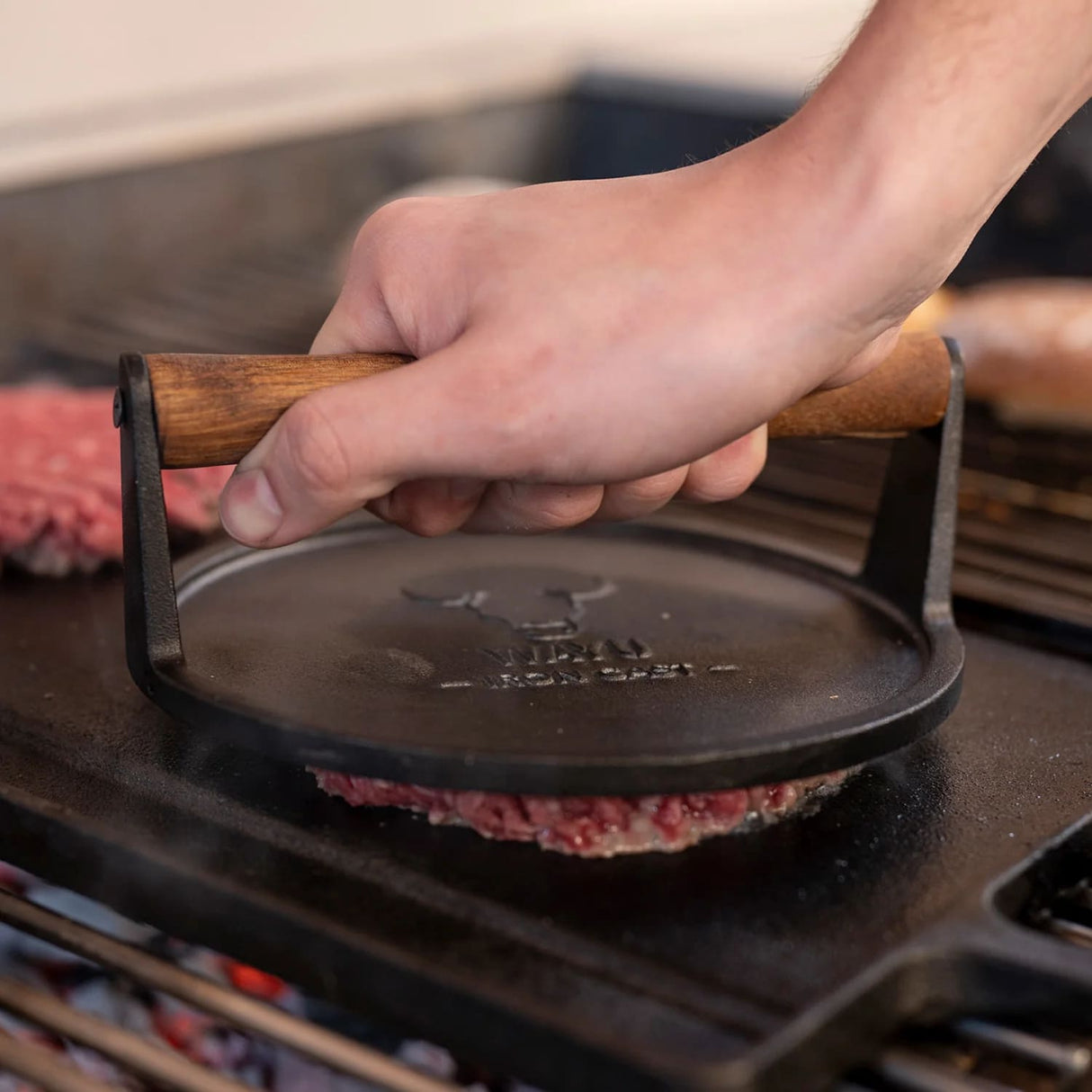 Prensa De Hamburguesa 18cm Hierro Fundido Wayu Parrilla Carne
