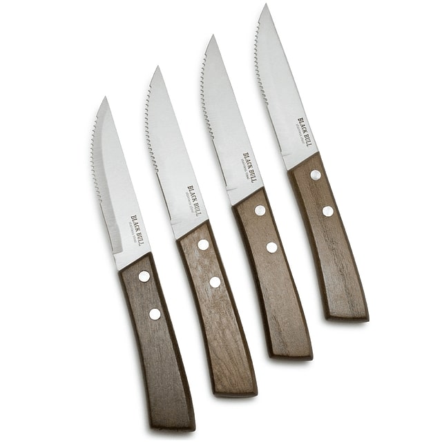 Set 4 Cuchillos Acero Steak Extra Filo Black Bull. Disfruta de cortes precisos y elegantes en cada comida. ¡Haz tu pedido y transforma tu experiencia culinaria!-1