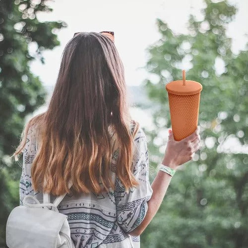 Vaso tumbler térmico naranja de 710 ml, plástico resistente, tapa hermética y bombilla reutilizable para bebidas calientes y frías.-1-2-1-1