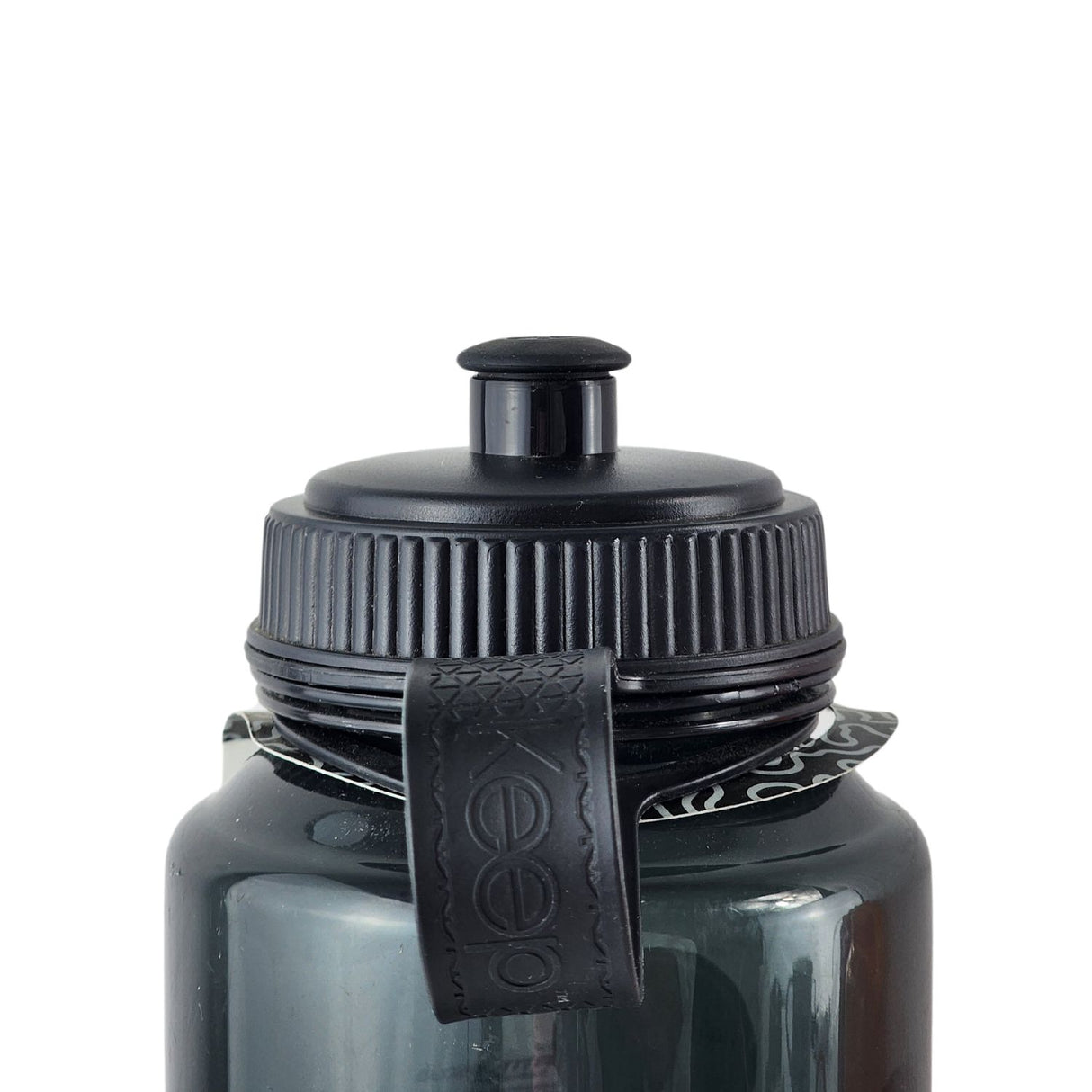 Botella de agua deportiva negra de 1 litro, fabricada en plástico BPA-free, con boquilla rebatible y marcador de ml para hidratación eficiente.-1-4-1-1