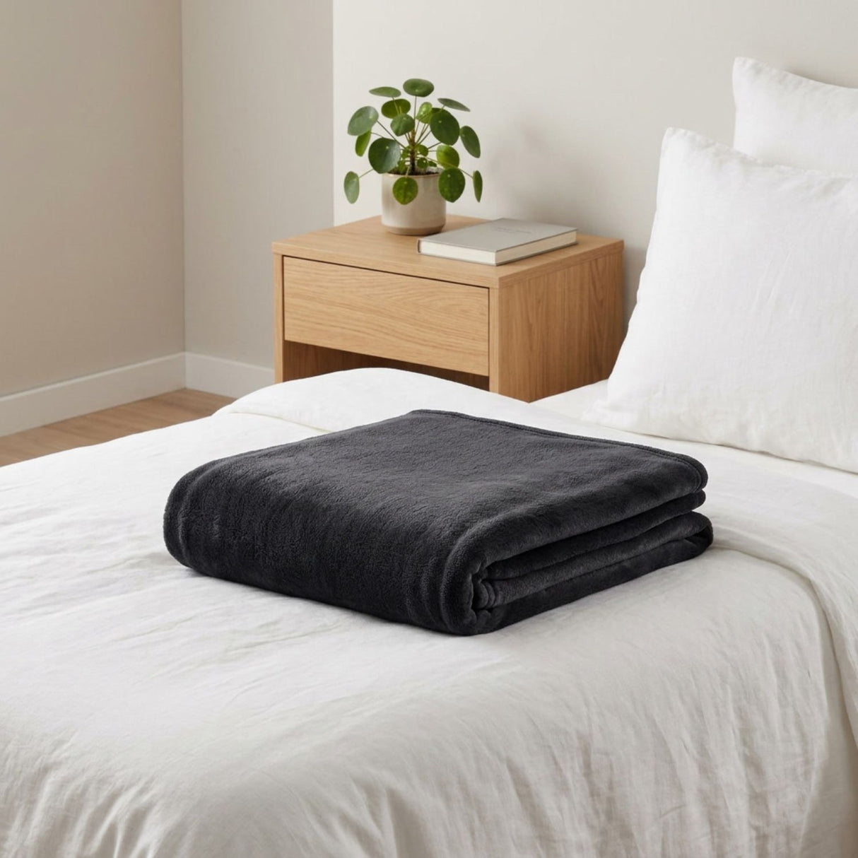 Manta Frazada Polar Flannel Lisa Negro Martine 127x152cm