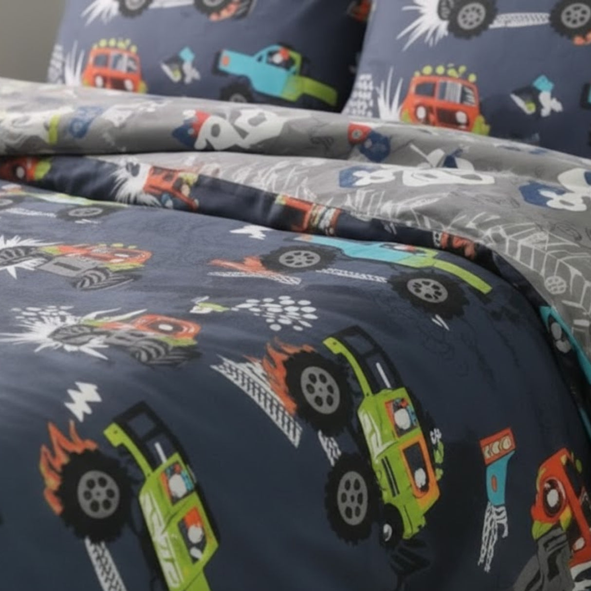 Juego de Sábanas Infantil Camionetas 1.5 Plazas Poliéster Diseño Vehículos | Disparo.cl