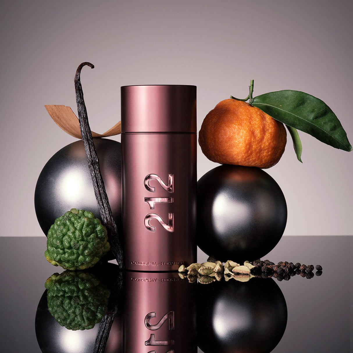 212 Sexy Men Carolina Herrera EDT 100 ML Hombre. Fragancia seductora y fresca para el hombre moderno. ¡Descúbrelo y atrévete a destacar hoy!-2