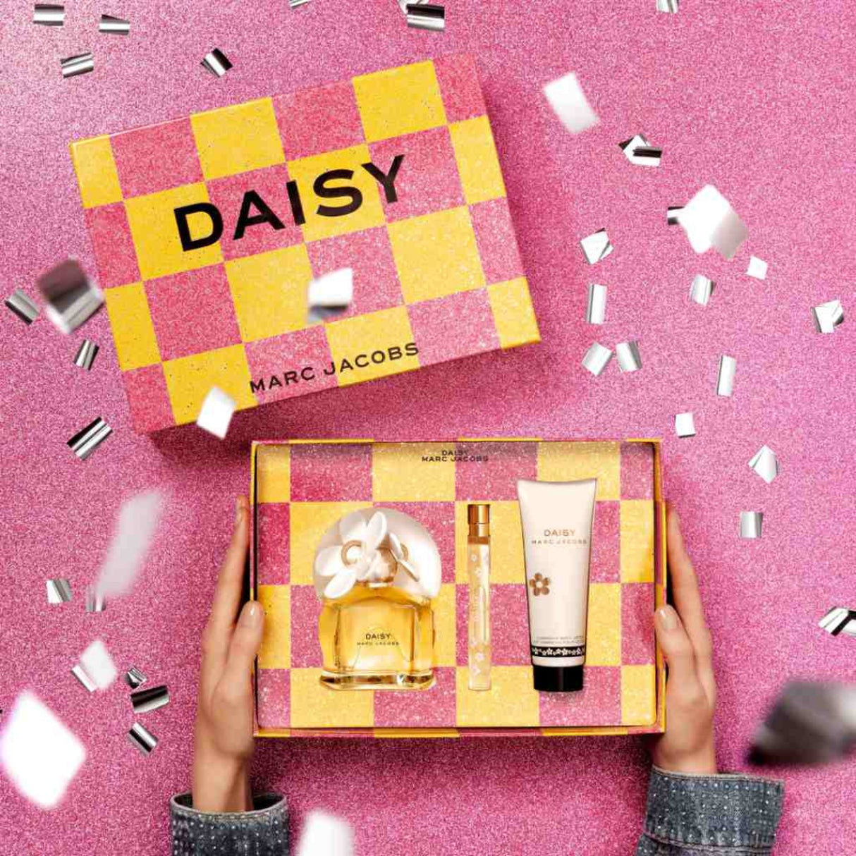 Marc Jacobs Daisy Edt 100 Ml + 10 Ml + Shower Gel 75 Ml Set 3 Pcs. Disfruta de un aroma fresco y floral. ¡Compra hoy y sorpréndete!-1-2-1-1-1