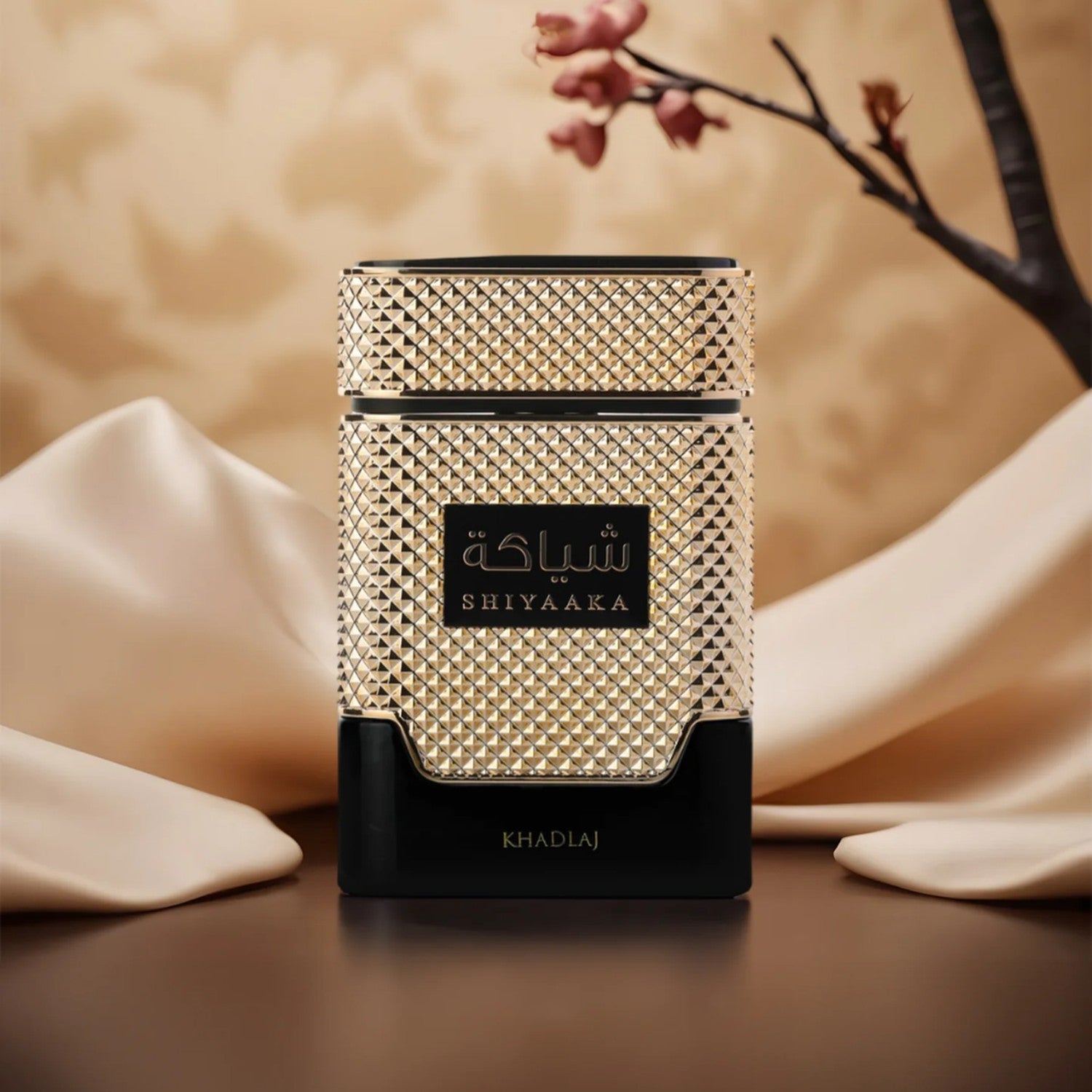 Khadlaj Shiyaaka Gold Edp 100 Ml Mujer, una fragancia cautivadora y duradera. Perfecta para resaltar tu elegancia. ¡Descúbrela ahora!-3