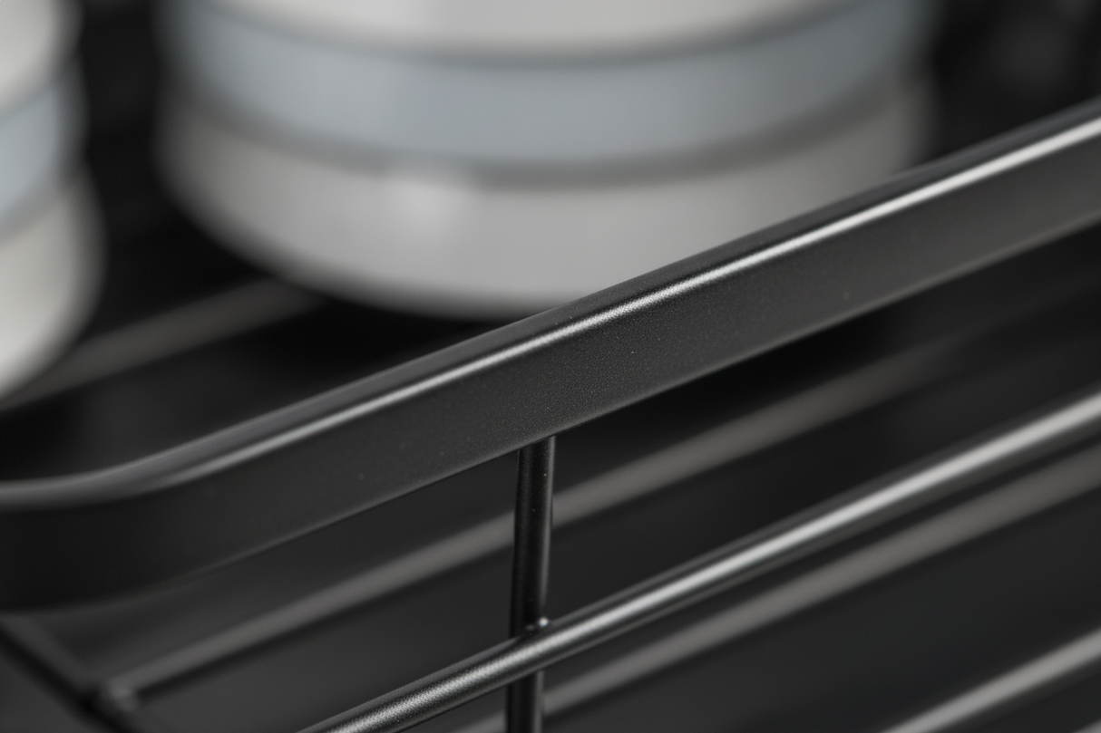 Escurridor de platos negro organizado cocina hogar chileno luz natural