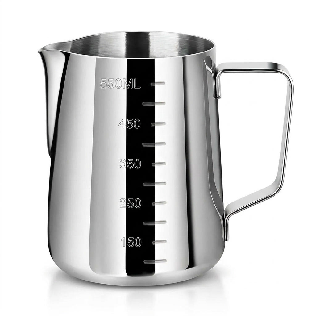 Jarra lechera acero inoxidable 550ml medidor barista vista frontal fondo blanco