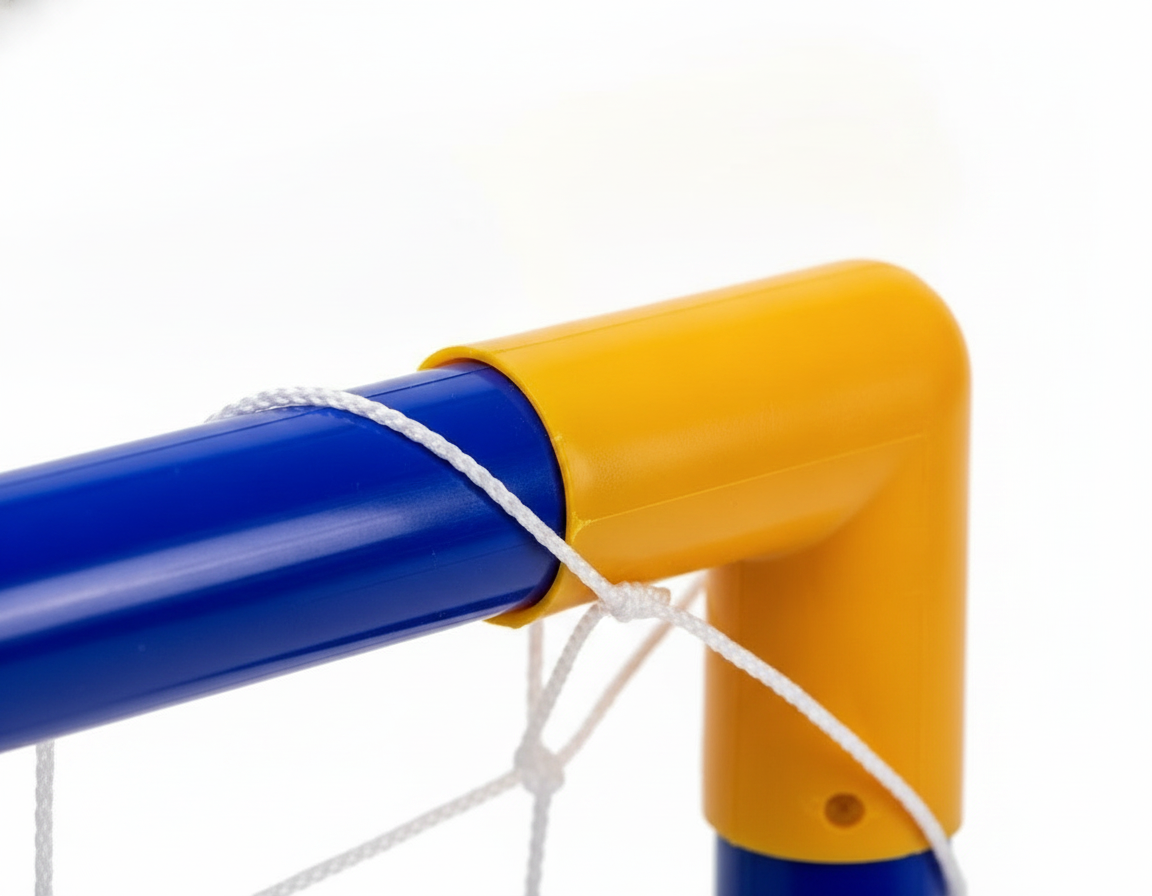 Mini arco fútbol infantil azul amarillo en sala de estar hogar chileno