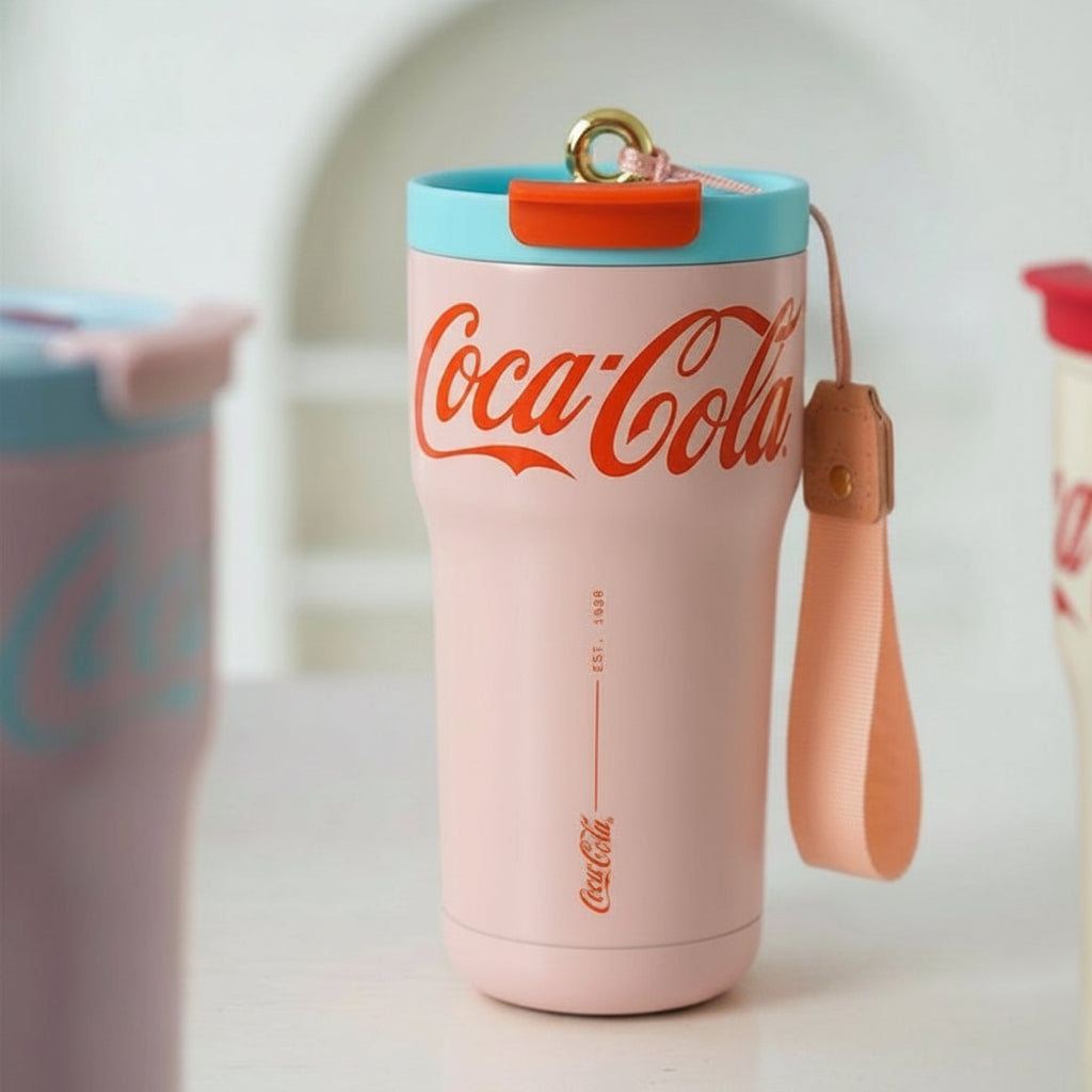 Tumbler térmico Coca Cola GERM en asado chileno mesa madera exterior