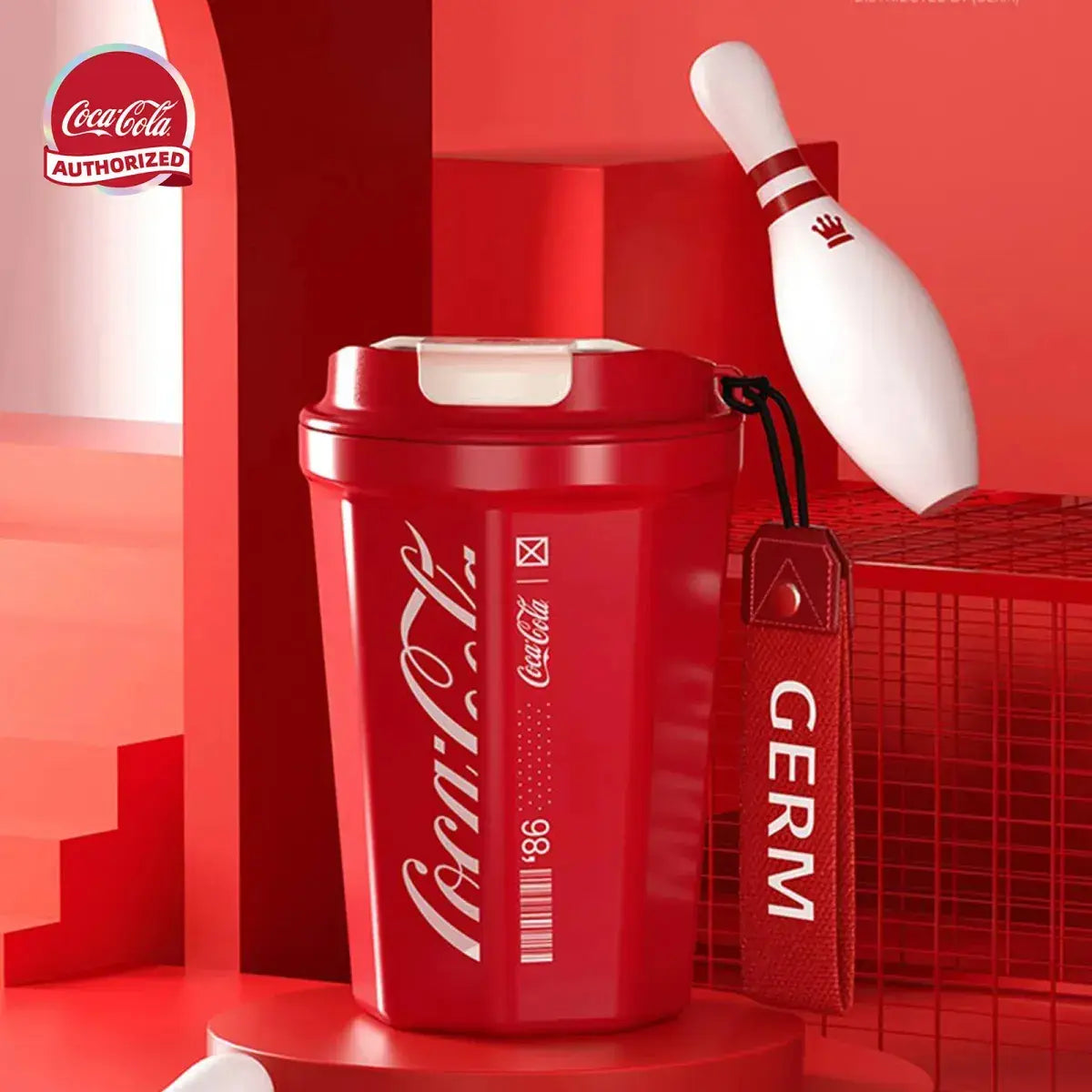 Mujer chilena usando vaso térmico Coca Cola GERM diamond parque Santiago