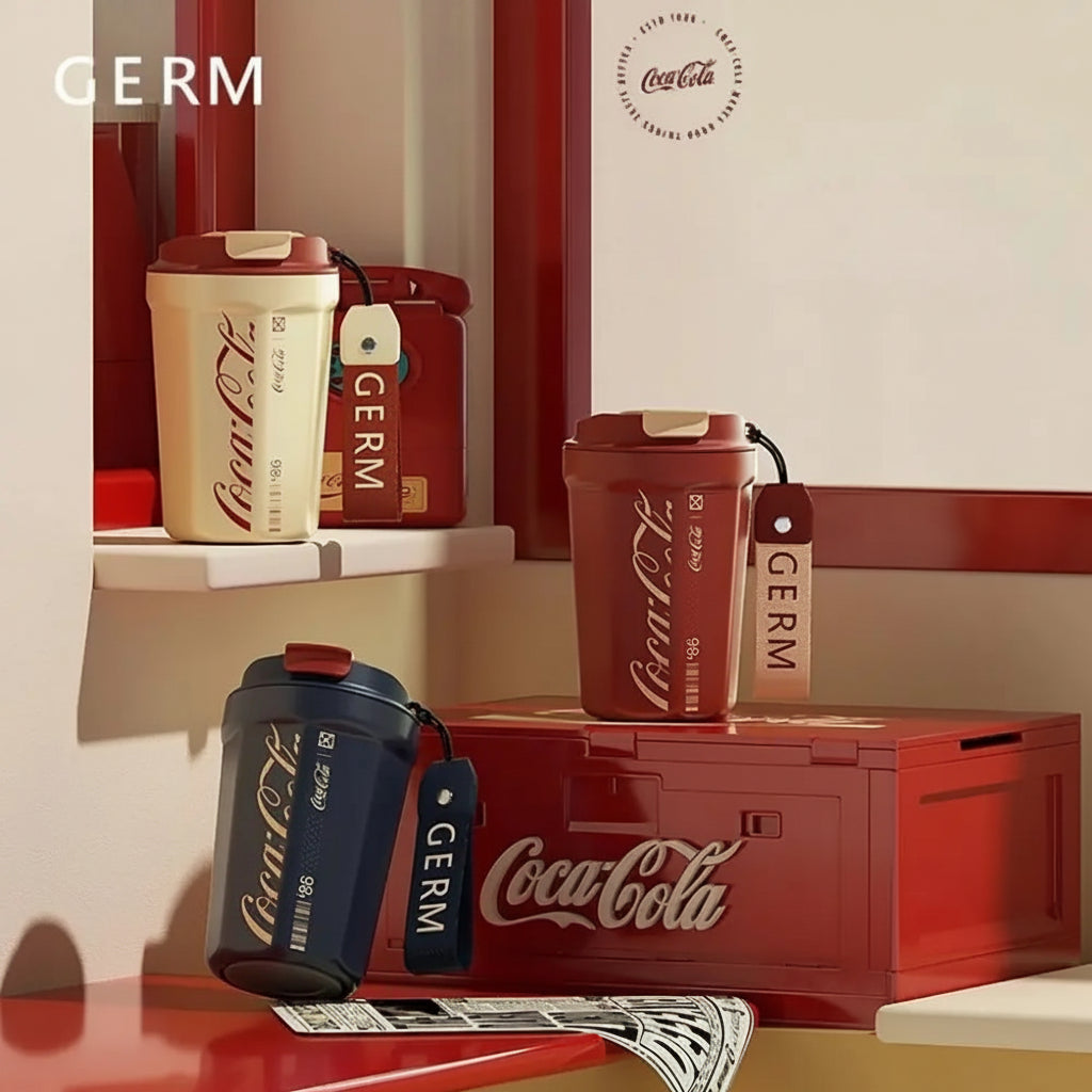 Mujer chilena usando vaso térmico Diamond GERM Coca Cola en ciudad