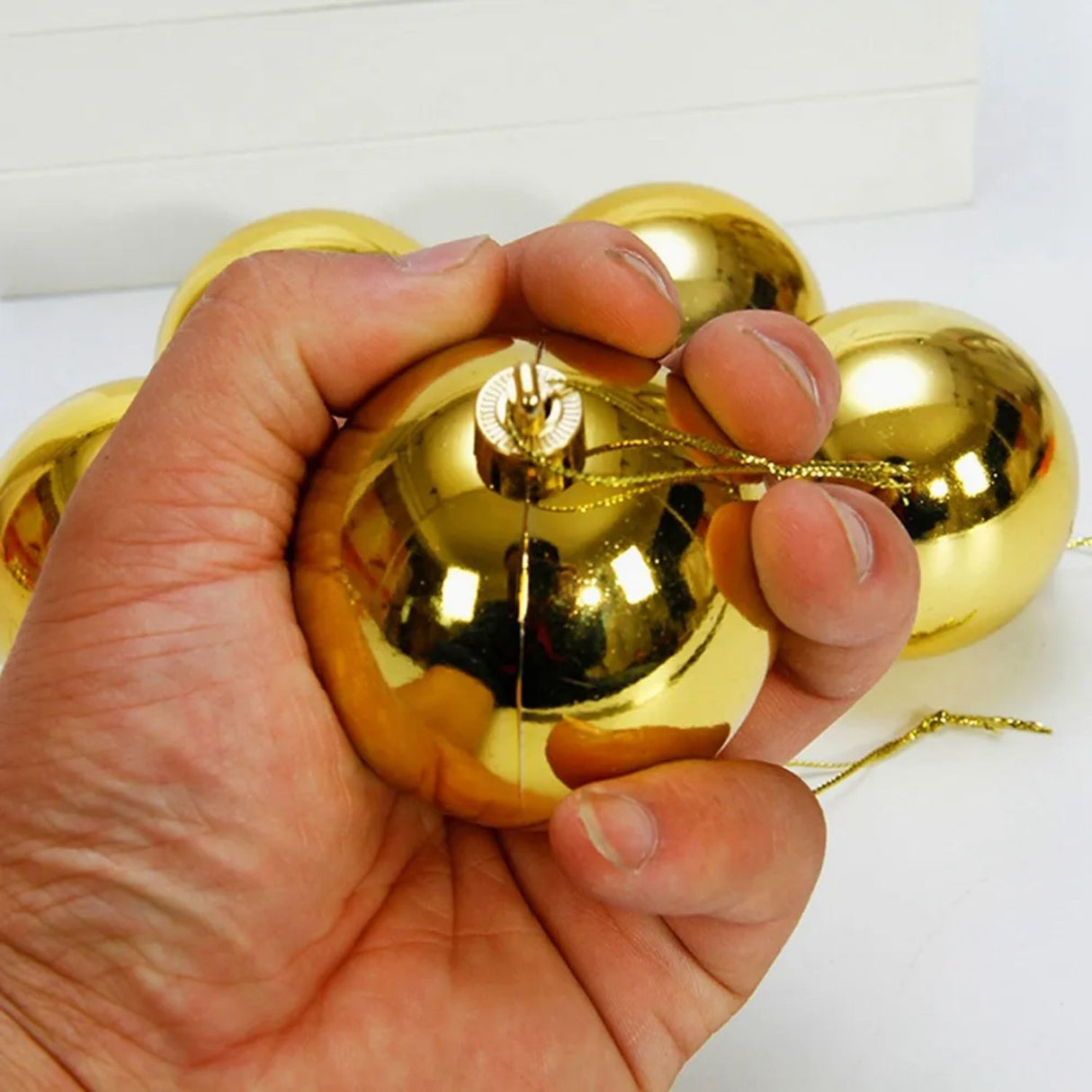 6 Esferas Navideñas Bambalinas 4cm Adorno Dorado Decoracion. Dale un toque brillante a tu árbol. ¡Compra ahora y transforma tu Navidad!-2