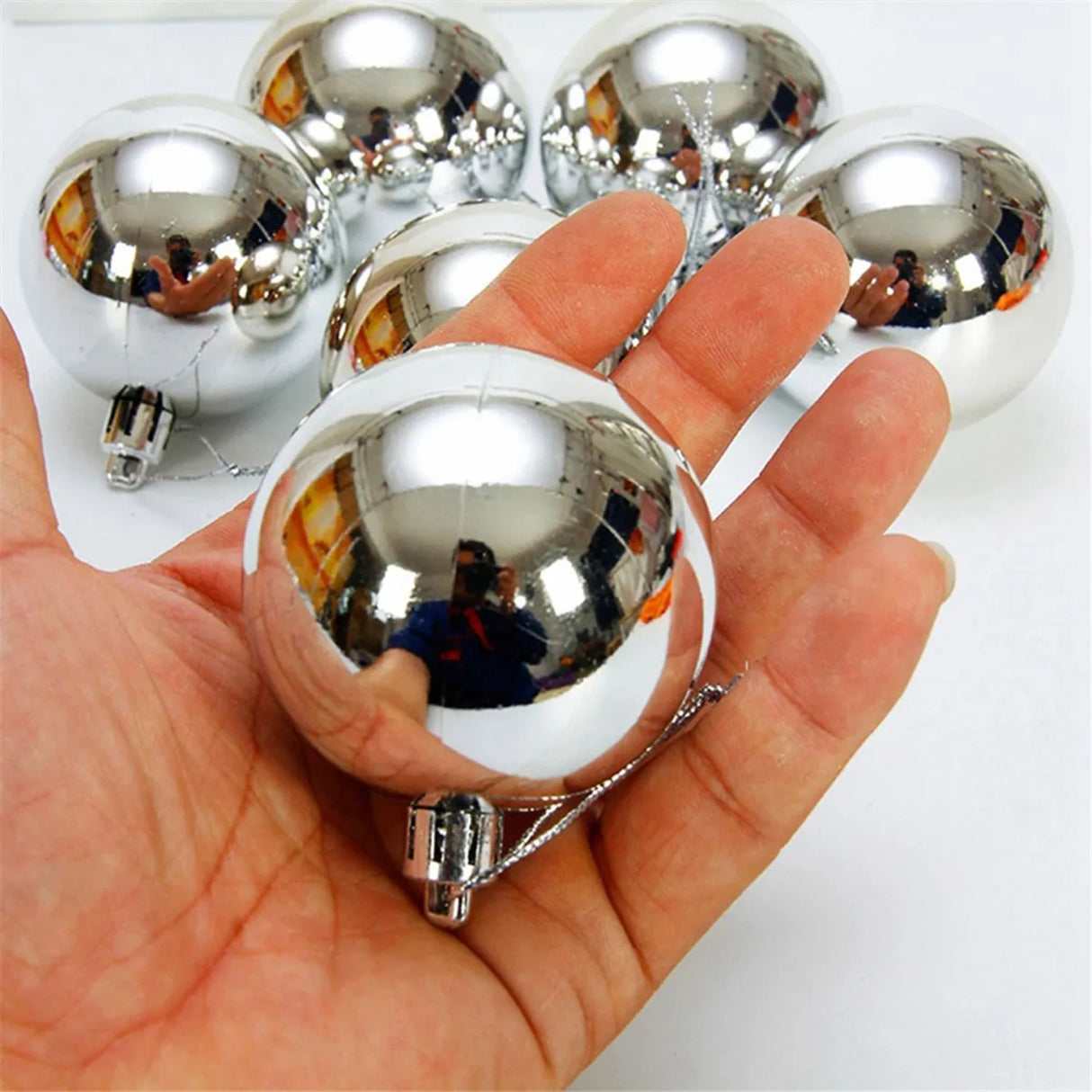 6 Esferas Navideñas Bambalina 4cm Adorno Plateado Decoracion. Perfectas para darle un toque elegante a tu árbol. ¡Compra ahora y decora tu Navidad!-2