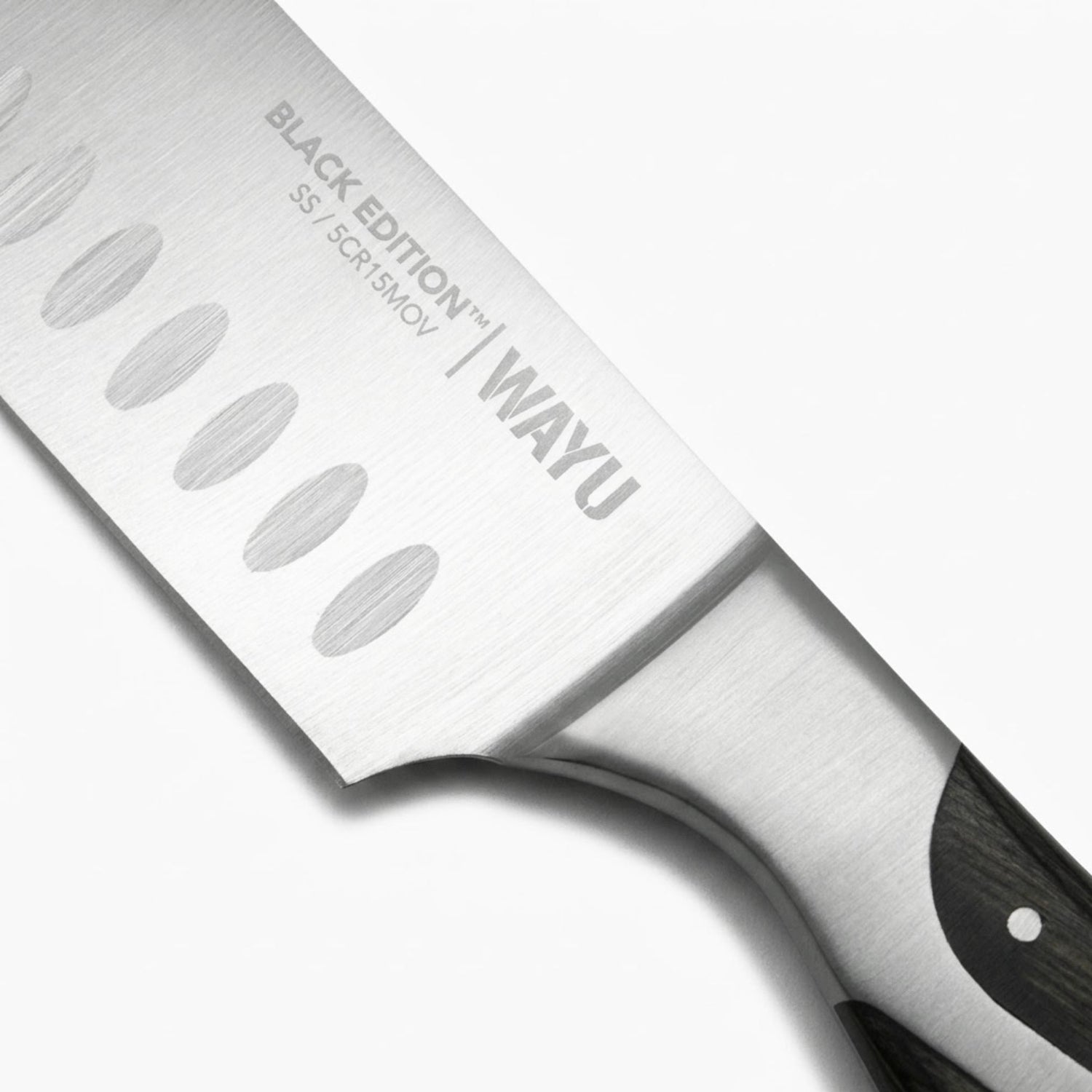 Cuchillo Santoku Black Edition 34 cm Wayu Acero Inoxidable zoom fondo blanco