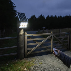 Foco Proyector LED Solar 12W Exterior Control Remoto