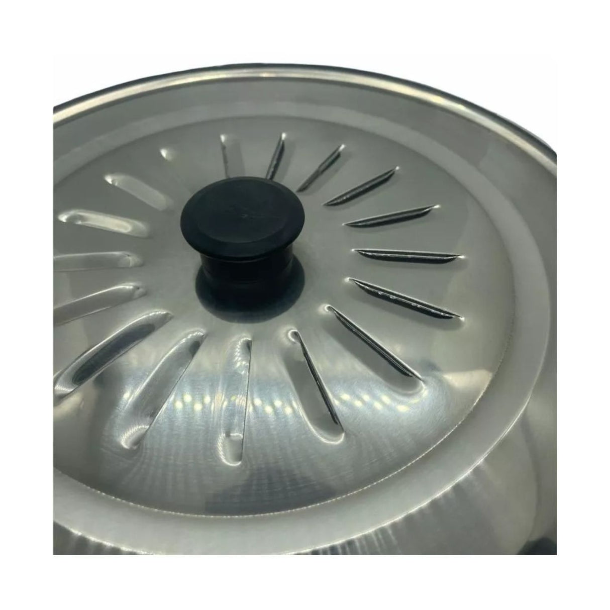 Tapa de olla de 22 cm en acero inoxidable, diseño moderno y brillante, ideal para cocinar sopas y guisos sin derrames.-1-3-1