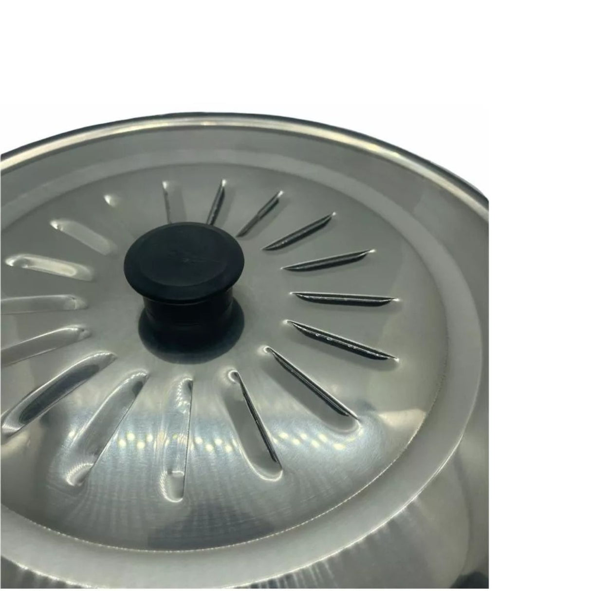 Tapa de olla de 18 cm en acero inoxidable, resistente a altas temperaturas, ideal para mantener el calor y la humedad en tus platos.-1-3-1