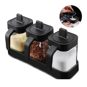 Especiero moderno de 3 frascos negros de plástico, con tapas herméticas y diseño elegante, ideal para organizar especias en la cocina.-1-4-1