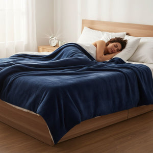 Manta Frazada Polar Flannel Lisa Azul Profundo Martine 127x152cm
