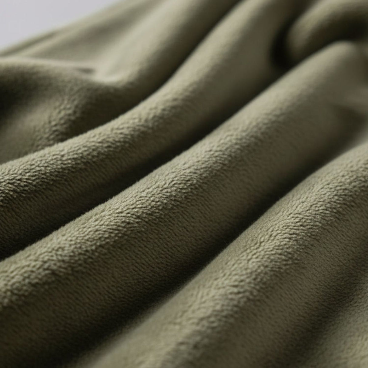 Manta Frazada Polar Flannel Lisa Verde Olivo Martine 127x152cm | Disparo.cl