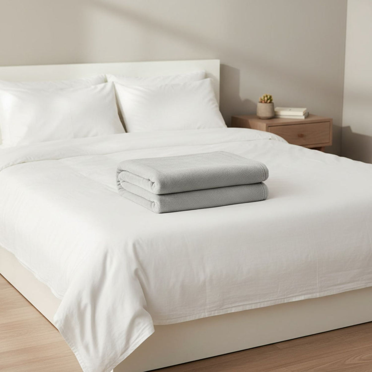 Manta Frazada Polar Flannel Lisa Gris Palido Martine 127x152cm | Disparo.cl
