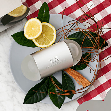 Carolina Herrera 212 EDT 100Ml Mujer, una fragancia fresca y elegante que resalta tu personalidad. ¡Descúbrela y compra hoy para brillar!-2