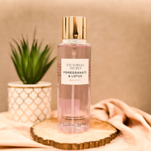 Victoria Secret Pomegranate Lotus Body Splash 250ml Mujer. Fragancia fresca y duradera que te hará sentir irresistible. ¡Descúbrelo ahora!-3