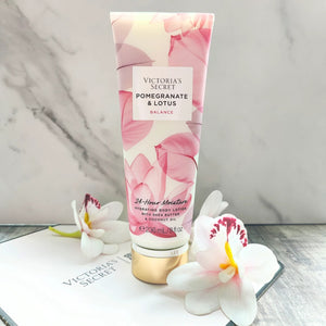 Victoria Secret Pomegranate Lotus Body Lotion 236ml Mujer. Hidratación intensa y fragancia irresistible. ¡Descúbrelo y consiente tu piel hoy!-2