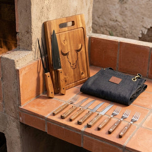 Set Parrillero Wayu Tabla Cuchillo Tenedor Delantal Marrón