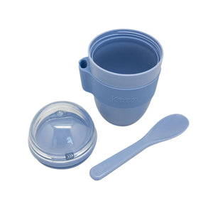 Vaso para Yogurt y Cereal Keep 330ml con Cuchara Azul claro 3 piezas fondo blanco
