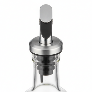 Detalle pico vertedor acero inoxidable anti-goteo aceitera vidrio