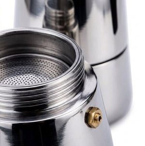 Cafetera italiana espresso sobre cocina a gas hogar chileno vapor café