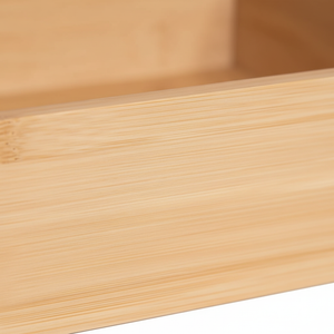 Caja madera organizando utensilios en cajón cocina hogar chileno