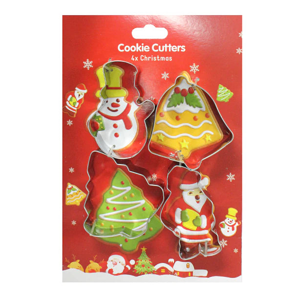 Moldes navideños galletas acero inox sobre masa extendida mesa cocina hogar