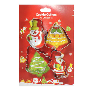 Moldes navideños galletas acero inox sobre masa extendida mesa cocina hogar