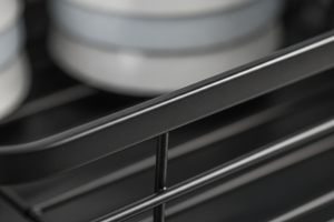 Escurridor de platos negro organizado cocina hogar chileno luz natural
