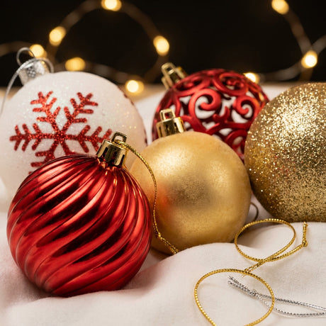 Árbol navidad decorado completo set esferas rojo dorado living chileno