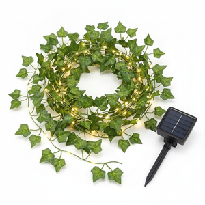 Guirnalda solar hiedra artificial 100 LED luz cálida vista frontal fondo blanco