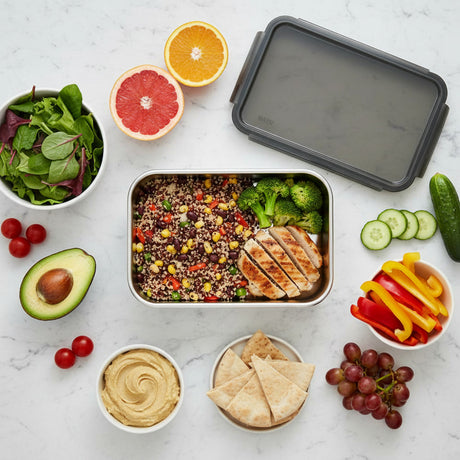 Taper hermético acero inox Wayu en mesa asado chileno con comida