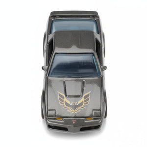 Lateral del modelo diecast Pontiac Firebird 1984 negro Hot Wheels Silver Series