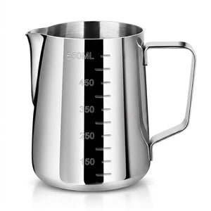 Jarra lechera acero inoxidable 550ml medidor barista vista frontal fondo blanco
