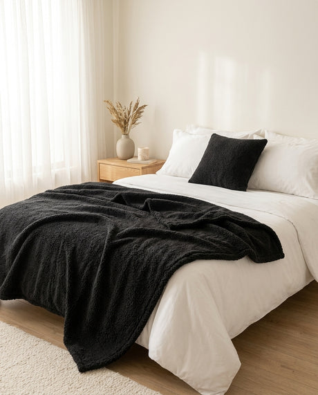 Manta Sherpa Jacquard Martiné Negro 127x152cm | Disparo.cl