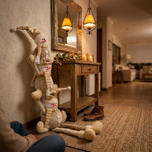 Decoración navidad muñecos nieve apilados entrada hogar chileno consola madera