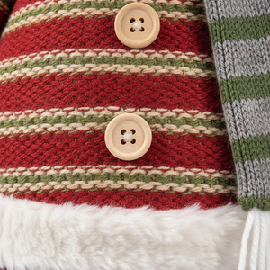 Detalle textura chaleco tejido rayas reno navideno peluche botones madera