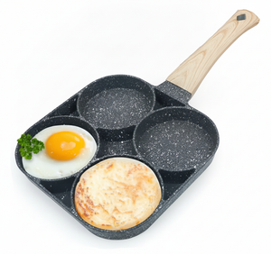 Sarten antiadherente divisorio 4 huevos mango madera fondo blanco vista superior