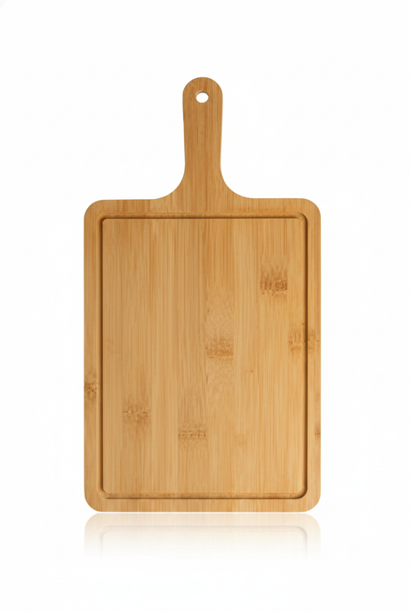Tabla de picar bambú rectangular con mango vista frontal fondo blanco