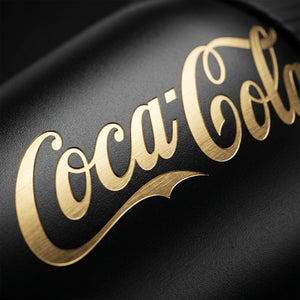 Termo Coca-Cola Germ 580ml junto a bolso gym cancha deportiva